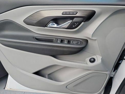 Used 2023 GMC Terrain SLT w/ LPO, Floor Liner Package FWD image 8