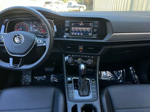 Used 2021 Volkswagen Jetta SE image 15