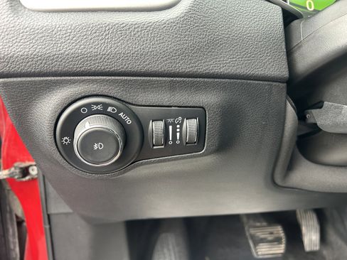 Used 2018 Jeep Compass Latitude w/ Popular Equipment Group AWD/4WD image 22