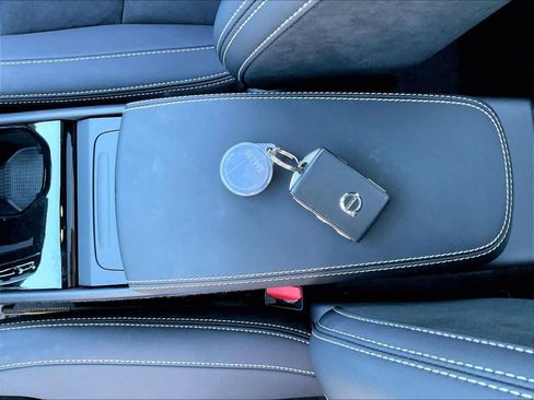 Used 2023 Volvo XC40 Recharge Ultimate w/ Protection Package Premier image 14