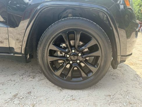 Used 2019 Jeep Grand Cherokee Altitude RWD image 26