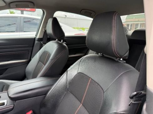 Used 2022 Nissan Altima 2.5 SR FWD image 12