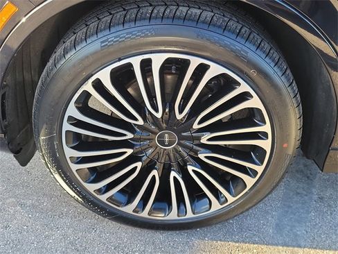 Certified 2022 Lincoln Aviator Black Label w/ Dynamic Handling Package image 8