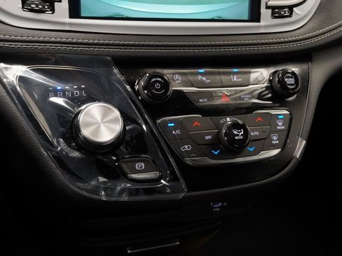 New 2026 Chrysler Pacifica Select image 24