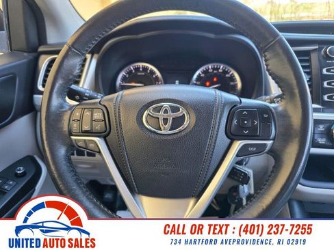 Used 2015 Toyota Highlander Plus AWD/4WD image 17