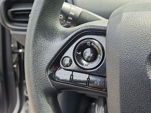 Certified 2022 Toyota Prius LE image 21
