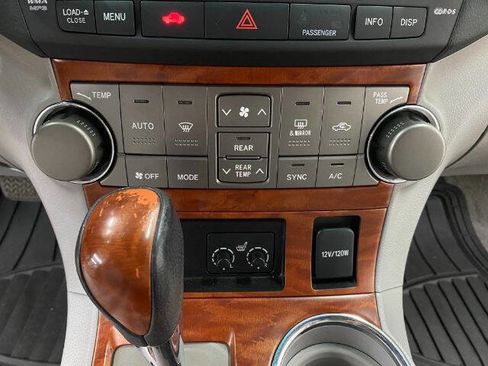 Used 2008 Toyota Highlander Limited AWD/4WD image 30