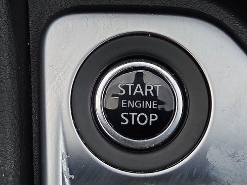 Used 2025 Nissan Sentra SR FWD image 18