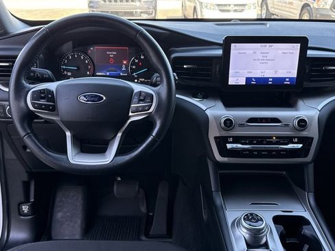 Used 2021 Ford Explorer XLT image 8