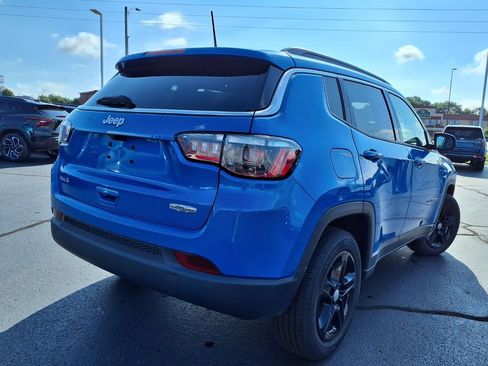 Used 2023 Jeep Compass Latitude w/ Convenience Group AWD/4WD image 32