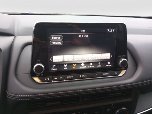 Used 2025 Nissan Rogue S FWD image 20