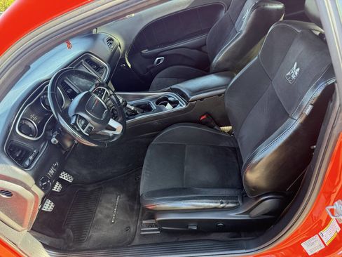 Used 2017 Dodge Challenger R/T Scat Pack w/ Leather Interior Group image 21