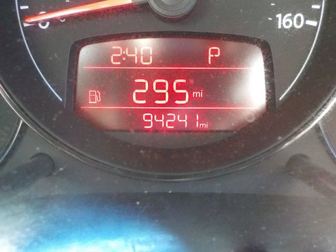 Used 2012 Volkswagen Beetle 2.5 image 9