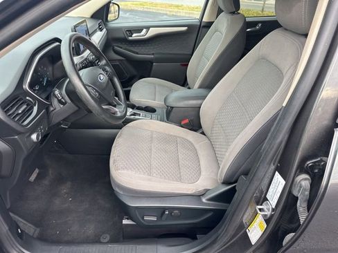 Used 2020 Ford Escape SE image 10