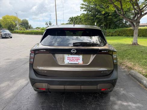 Used 2025 Nissan Kicks SV AWD/4WD image 4
