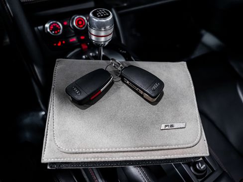 Used 2014 Audi R8 V8 w/ Full Leather Package image 18