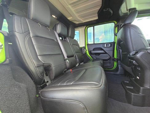 Used 2018 Jeep Wrangler Unlimited Sahara image 15