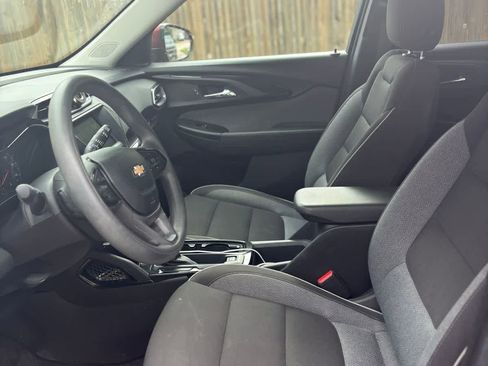 Used 2023 Chevrolet TrailBlazer LT FWD image 9