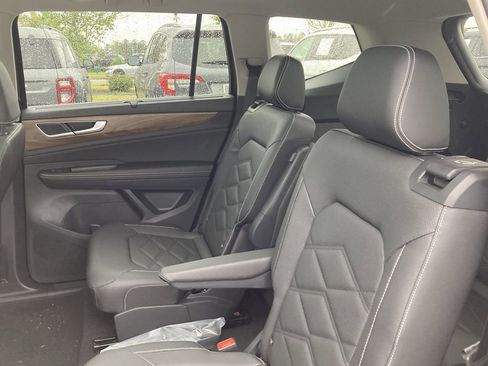 New 2026 Volkswagen Atlas SE image 13