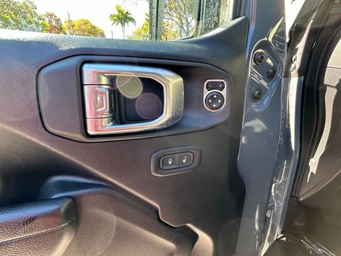 Certified 2024 Jeep Wrangler Unlimited Rubicon AWD/4WD image 16