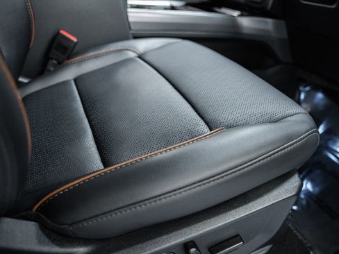 Used 2025 Ford F250 Lariat w/ Black Appearance Package image 41