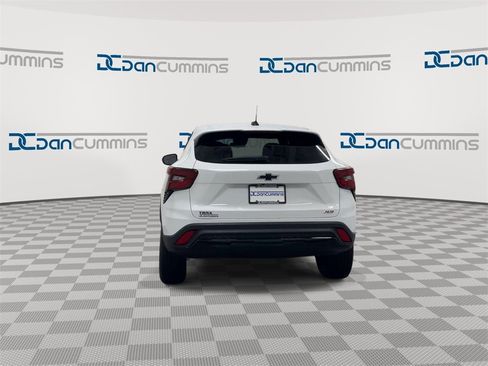 New 2026 Chevrolet Trax RS image 7