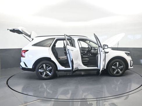 Used 2023 Kia Sorento S image 76