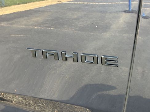 Used 2022 Chevrolet Tahoe Z71 w/ Luxury Package AWD/4WD image 2