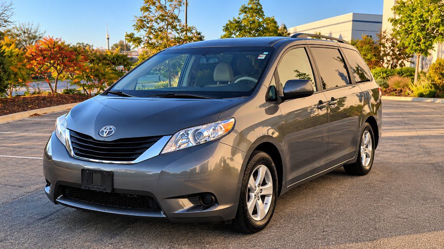 Used 2013 Toyota Sienna LE FWD image 10