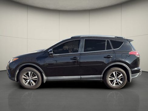 Used 2018 Toyota RAV4 XLE w/ Plus Extra Value Package AWD/4WD image 4