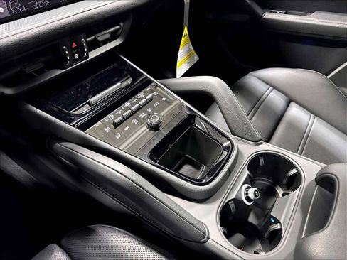 New 2026 Porsche Cayenne Coupe AWD/4WD image 17