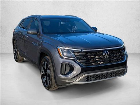 Used 2024 Volkswagen Atlas Cross Sport SE image 3