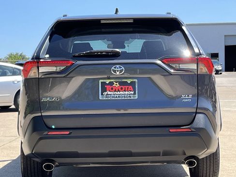 Used 2025 Toyota RAV4 XLE AWD/4WD image 5