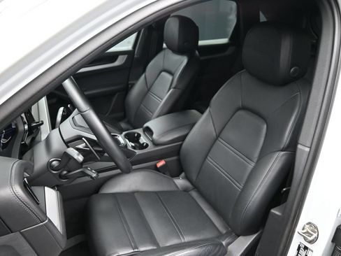 Used 2024 Porsche Cayenne S AWD/4WD image 8