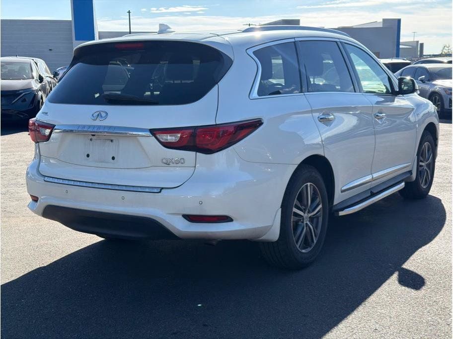 Used 2018 INFINITI QX60 Luxe w/ Premium Plus Package AWD/4WD image 2