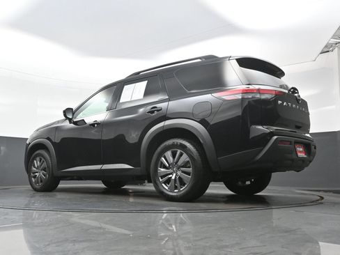 Used 2025 Nissan Pathfinder SV AWD/4WD image 33