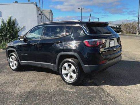 Used 2018 Jeep Compass Latitude w/ Cold Weather Group AWD/4WD image 6