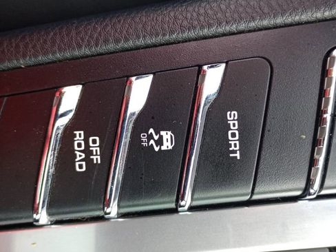 Used 2021 Porsche Macan image 36