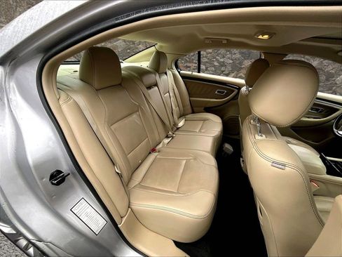 Used 2018 Ford Taurus Limited image 25