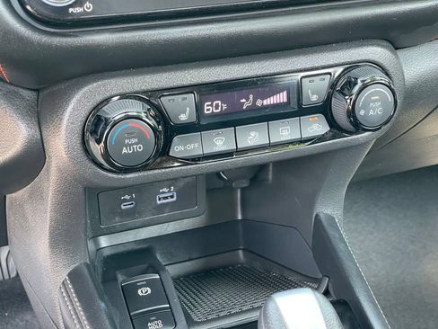 Certified 2021 Nissan Kicks SR w/ SR Premium Package FWD image 25