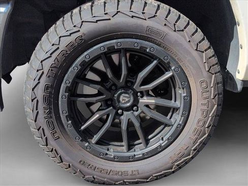 Used 2020 RAM 1500 Laramie AWD/4WD image 18