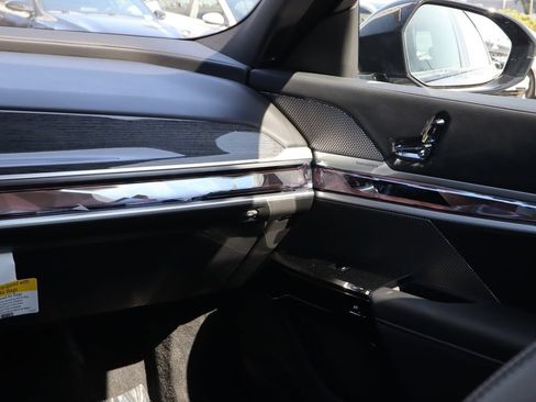 Used 2026 BMW 740i w/ Premium Package RWD image 28