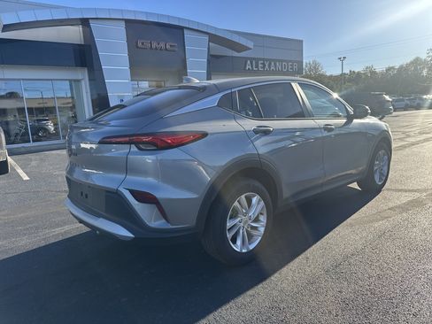 Used 2024 Buick Envista Preferred w/ Convenience I Package image 3