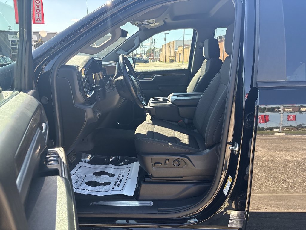 Used 2025 Chevrolet Silverado 1500 LT RWD image 13