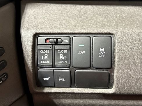 Used 2015 Honda Odyssey Touring Elite image 19