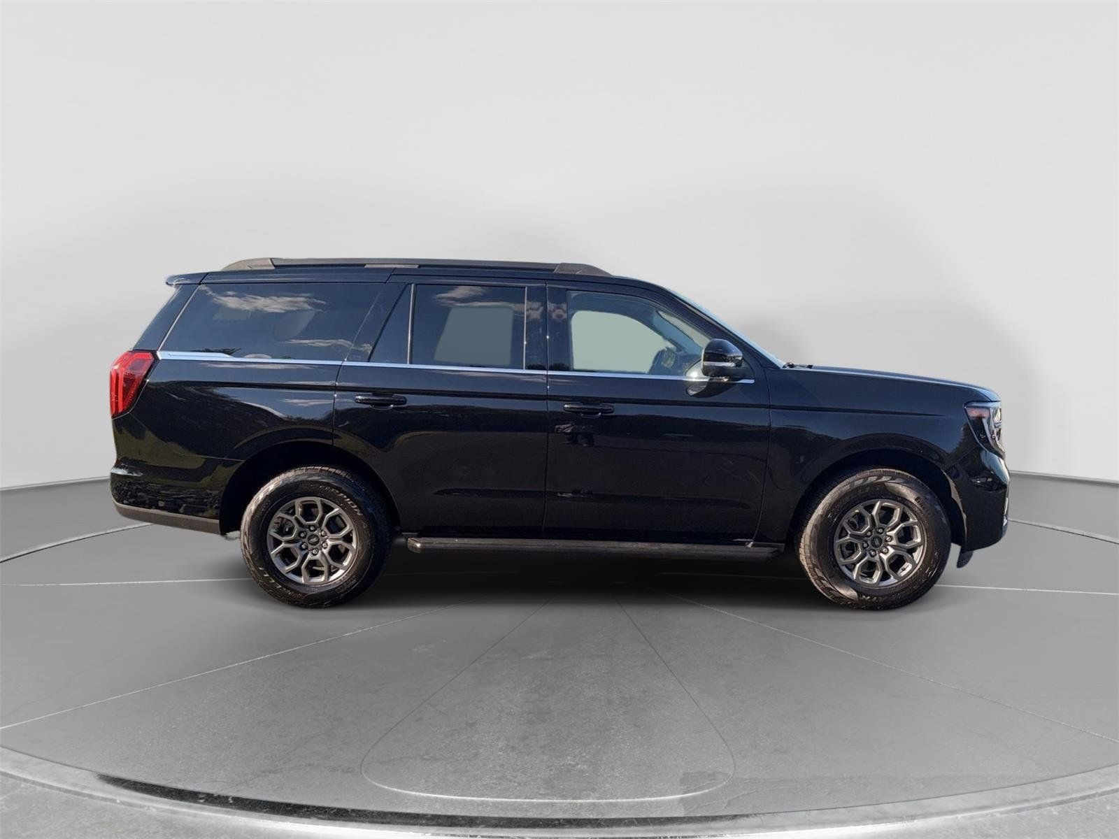 Used 2026 Ford Expedition Active RWD image 6