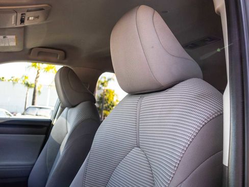 Used 2022 Toyota Highlander LE image 15