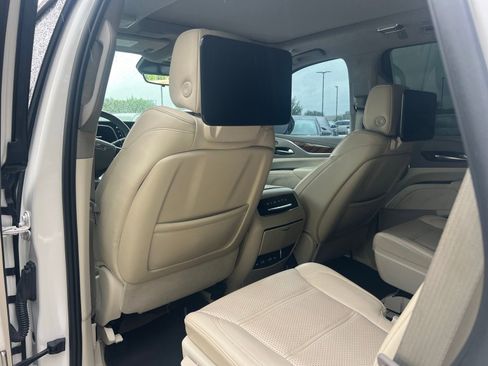 Used 2022 Cadillac Escalade Sport Platinum w/ LPO, ONYX Package AWD/4WD image 18