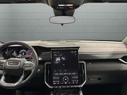 Used 2025 GMC Acadia Elevation image 12