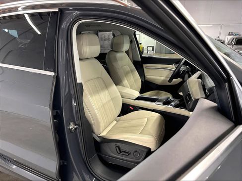 Used 2024 Audi Q8 e-tron Premium Plus w/ Premium Plus Package AWD/4WD image 10